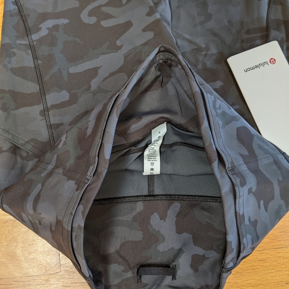 SOLD - NEW Fast and Free 2 High Rise 23 Inch Crop - Picture 5 of 12